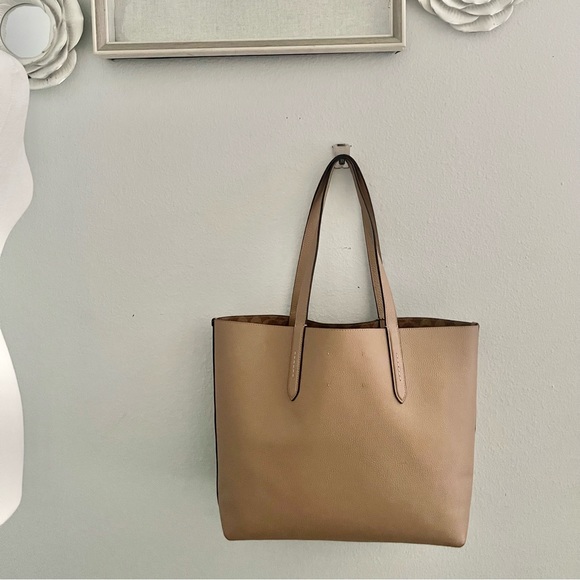 New Coach Leatherware Classic Reversible Large Taupe/Beige Tote w/Dustbag - Picture 10 of 16